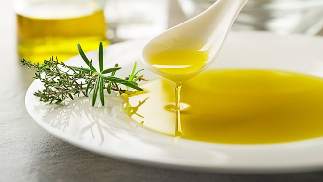 olive_oil_on_plate_HWT